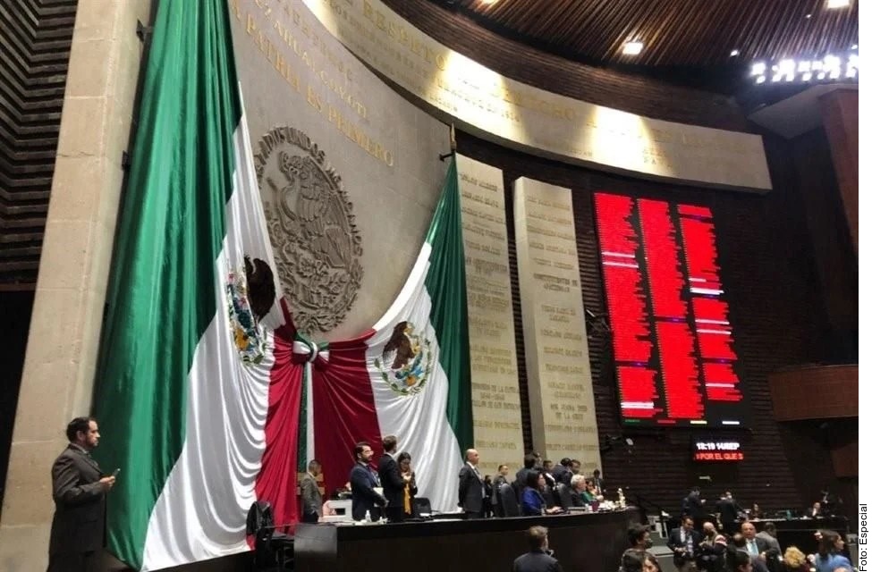Diputados derrochan millones en paseos, placas conmemorativas, café y Tags