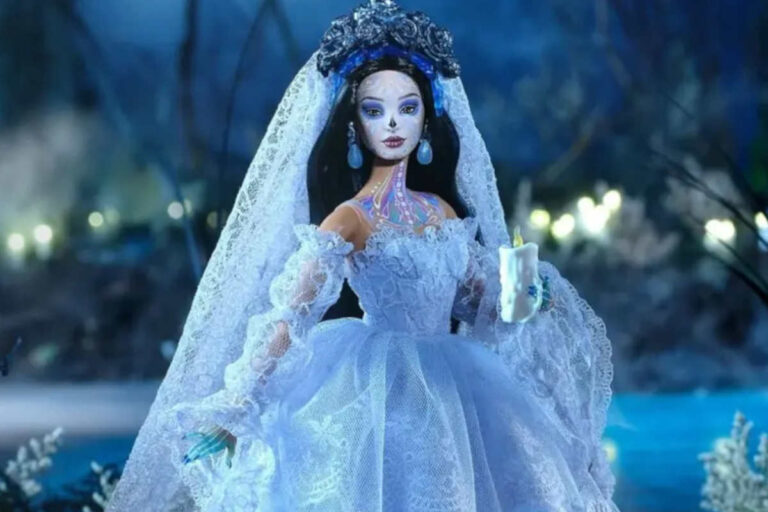 Barbie "la Llorona" se agota en minutos.