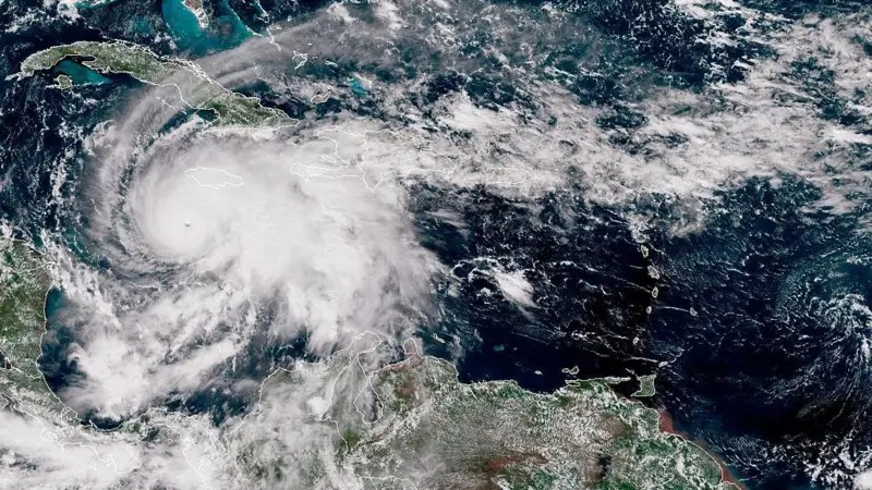 SRE emite recomendaciones y contactos de apoyo por el paso del huracán Melissa